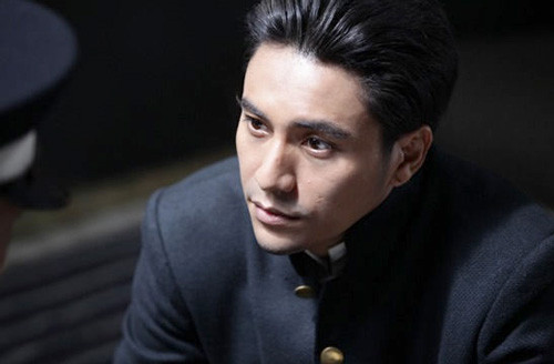 Không xuất hiện ồ ạt, không ồn ào với những mối tình chớp nhoáng và cũng không được báo giới ưu ái, nam diễn viên Trần Khôn khẳng định tên tuổi qua từng vai diễn, để hôm nay anh được xem là một trong “Tứ đại tiểu sanh” của màn ảnh Trung Quốc.