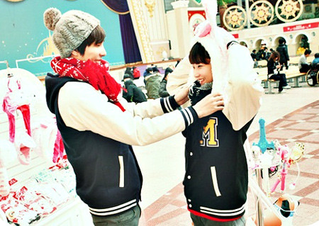 Quan tâm đến người yêu quá mức cũng dễ dẫn đến sự khó chịu. (Ảnh minh họa)