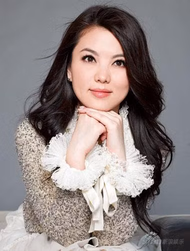 8. Lý Tương MC kiêm diễn viên nổi tiếng Lý Tương sinh ngày 10/2/1976, cô được biết đến nhiều nhất với vai diễn trong bộ phim "Thái Bình Công Chúa Bí Sử". 8. Lý Tương MC kiêm diễn viên nổi tiếng Lý Tương sinh ngày 10/2/1976, cô được biết đến nhiều nhất với vai diễn trong bộ phim "Thái Bình Công Chúa Bí Sử".