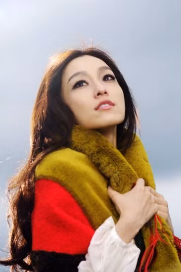 Từng là học viên của Đại học Harvard danh tiếng – khoa Quản trị kinh doanh nhưng đến năm thứ hai , cô đã từ bỏ con đường này và chọn âm nhạc làm lẽ sống của mình. Với những gì đạt được trong sự nghiệp hôm nay đã chứng minh rằng quyết định của cô là hoàn toàn sáng suốt. Ngày 7/4/2011, người đẹp họ Phạm đã lên xe hoa về nhà Trần Kiến Châu sau 10 năm yêu đương mặn nồng. Từng là học viên của Đại học Harvard danh tiếng – khoa Quản trị kinh doanh nhưng đến năm thứ hai , cô đã từ bỏ con đường này và chọn âm nhạc làm lẽ sống của mình. Với những gì đạt được trong sự nghiệp hôm nay đã chứng minh rằng quyết định của cô là hoàn toàn sáng suốt. Ngày 7/4/2011, người đẹp họ Phạm đã lên xe hoa về nhà Trần Kiến Châu sau 10 năm yêu đương mặn nồng.