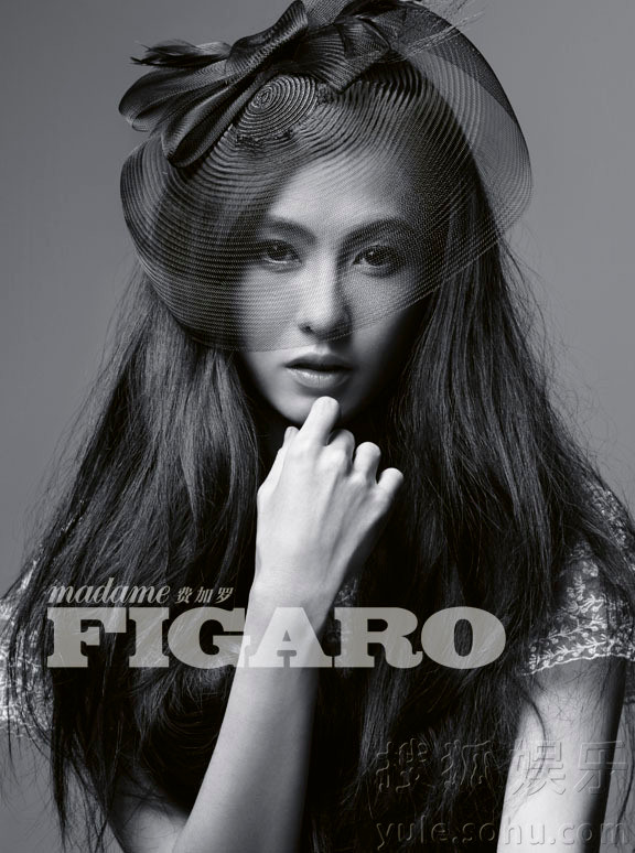 Tuy chuyện riêng nhiều biến cố nhưng trong nghề nghiệp, Trương Bá Chi vẫn cho thấy tinh thần tuyệt vời của mình. Cô tham gia 4 bộ phim và dịp cuối năm, vẫn kịp trình làng album mới. Và dù rất bận rộn, bà mẹ xinh đẹp vẫn cố gắng thời gian ở bên hai con trai trong những dịp quan trọng.