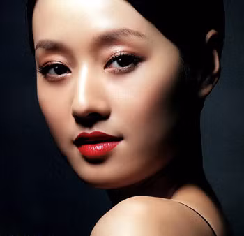 7. Mã Y Lợi Mã Y Lợi sinh 29/6/1976, cô được biết đến nhiều sau vai diễn Hạ Tử Vy trong Hoàn Châu Cách Cách 3. 7. Mã Y Lợi Mã Y Lợi sinh 29/6/1976, cô được biết đến nhiều sau vai diễn Hạ Tử Vy trong Hoàn Châu Cách Cách 3.