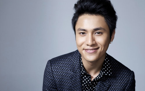 Thành công trong năm 2011 với vai diễn trong Long môn phi giáp, năm 2012, anh sẽ gặp lại khán giả qua tác phẩm Họa bì 2 – hứa hẹn sẽ là một trong những “bom tấn” của năm nay.