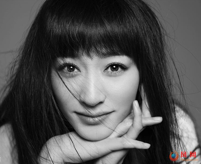 Không mấy khéo léo trong việc trò chuyện với báo chí, Lý Tiểu Nhiễm gánh chịu khá nhiều bất lợi, người ta nói cô kiêu kỳ, tự mãn… Song đối lập với mọi điều thị phi, Lý Tiểu Nhiễm vẫn là một diễn viên “hot” hiện nay. Không mấy khéo léo trong việc trò chuyện với báo chí, Lý Tiểu Nhiễm gánh chịu khá nhiều bất lợi, người ta nói cô kiêu kỳ, tự mãn… Song đối lập với mọi điều thị phi, Lý Tiểu Nhiễm vẫn là một diễn viên “hot” hiện nay.