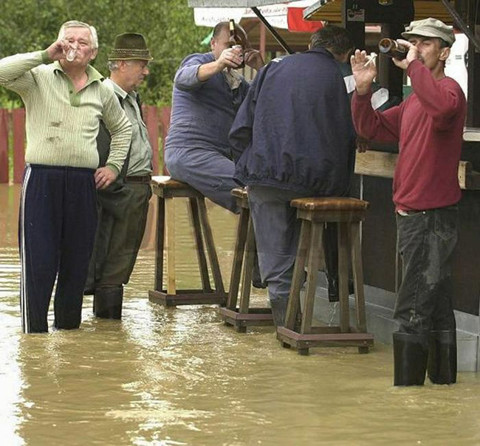Ngập là việc của trời, uống là việc của dân nhậu. Ngập là việc của trời, uống là việc của dân nhậu.