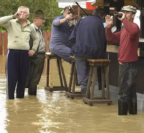 Ngập là việc của trời, uống là việc của dân nhậu.