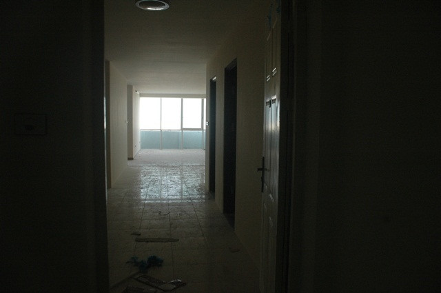 Có lẽ khi tuyên bố, chủ đầu tư FLC không để ý đến bên trong tòa nhà vẫn còn rất bừa bộn, nhếch nhác vì chưa được hoàn thiện... Có lẽ khi tuyên bố, chủ đầu tư FLC không để ý đến bên trong tòa nhà vẫn còn rất bừa bộn, nhếch nhác vì chưa được hoàn thiện...