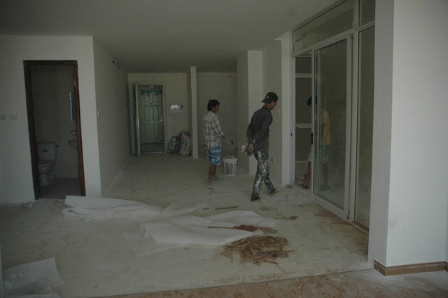 Những người thợ vẫn đang thi công... Những người thợ vẫn đang thi công...