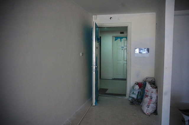 Một phòng khác... Một phòng khác...