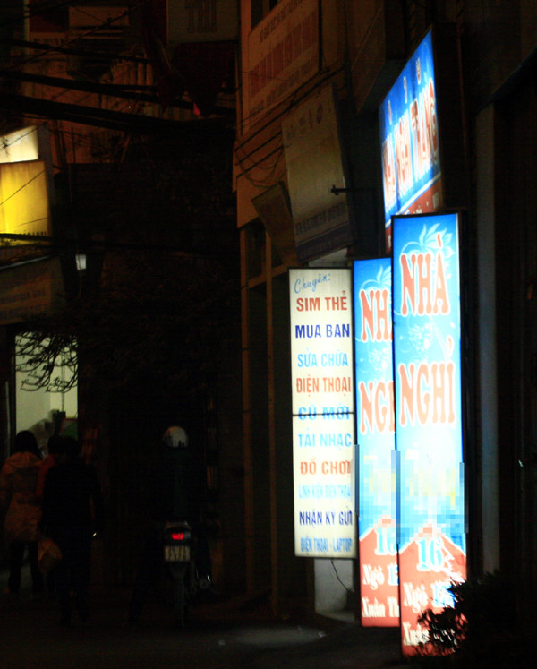 Đêm ngày 14/2, các nhà nghỉ quanh Hà Nội đã "cháy" hết phòng dù đã đội giá lên rất cao