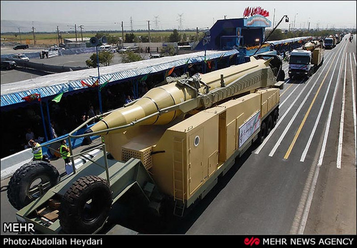 Tên lửa Ghadr-FI trong cuộc diễu hành kỷ niệm 32 năm cuộc chiến Iran-Iraq tại Tehran.