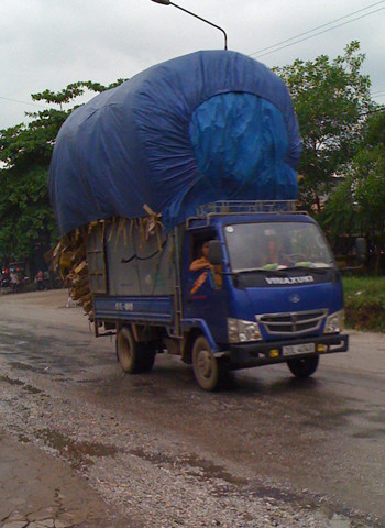 Xe chở quá khổ, chụp tại Thái Nguyên. Ảnh: Thaison Xe chở quá khổ, chụp tại Thái Nguyên. Ảnh: Thaison