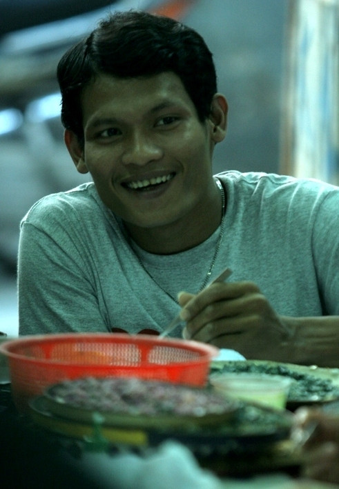 Có những lúc, Sô Phiếp tưởng chừng như cuộc đời mình chỉ sống ăn đậu ở nhờ lòng hảo tâm của người khác. Nhưng với nỗ lực vượt lên số phận, em đã có công việc có thể tự nuôi sống mình. Có những lúc, Sô Phiếp tưởng chừng như cuộc đời mình chỉ sống ăn đậu ở nhờ lòng hảo tâm của người khác. Nhưng với nỗ lực vượt lên số phận, em đã có công việc có thể tự nuôi sống mình.