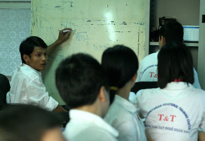 Lớp học đặc biệt của những học trò đặc biệt tưởng chừng sẽ khó vươn lên nhưng nay cuộc sống đã mỉm cười chào đón họ. Sô Phiếp hy vọng một ngày nào đó bằng chính nghị lực của mình, các bạn sẽ nuôi sống được bản thân. Lớp học đặc biệt của những học trò đặc biệt tưởng chừng sẽ khó vươn lên nhưng nay cuộc sống đã mỉm cười chào đón họ. Sô Phiếp hy vọng một ngày nào đó bằng chính nghị lực của mình, các bạn sẽ nuôi sống được bản thân.