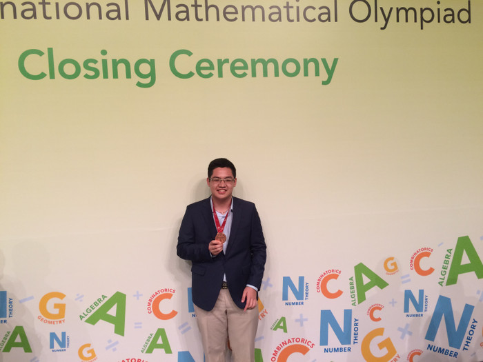 Vũ Đức Tài nhận huy chương đồng trong kỳ thi Olympic Toán Quốc tế năm 2016. Ảnh: Nhân vật cung cấp.