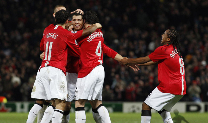 Ở trận chung kết mùa giải 2007/2008, Ronaldo từng đánh đầu tung lưới Chelsea. Ở trận chung kết mùa giải 2007/2008, Ronaldo từng đánh đầu tung lưới Chelsea.