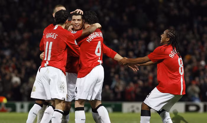 Ở trận chung kết mùa giải 2007/2008, Ronaldo từng đánh đầu tung lưới Chelsea.