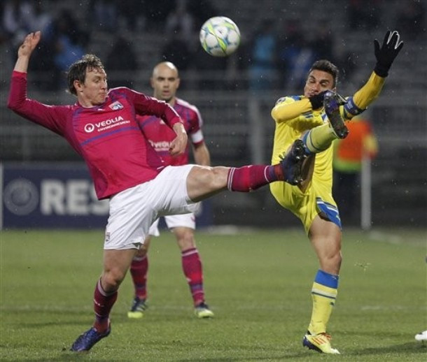 Không ngần ngại va chạm. Không ngần ngại va chạm.