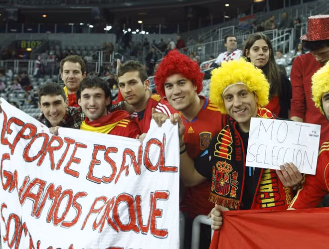 Cổ động viên cuồng nhiệt của TBN.