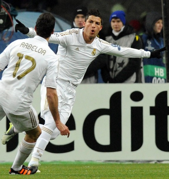 Rồi thành quả đến ở phút 28.