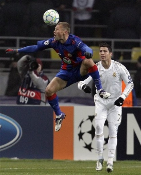 Ào lên đáp trả.