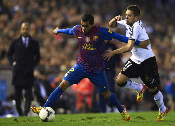 Daniel Alves bị treo giò. Daniel Alves bị treo giò.