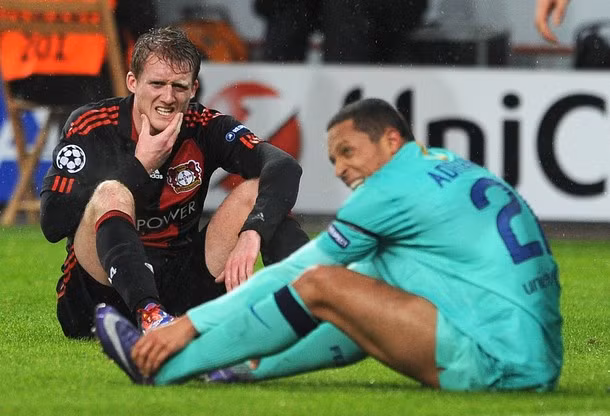 Barca thắng Leverkusen cũng trên khách.