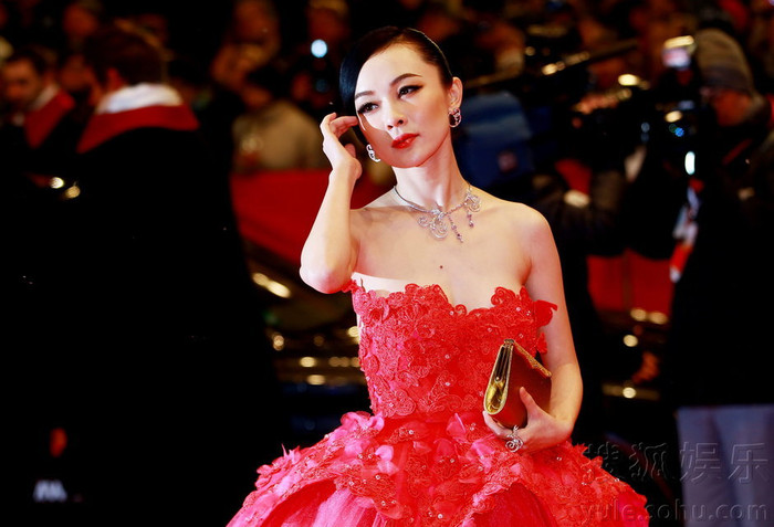 Cũng giống như phần 1, Ẩm thực nam nữ 2 hứa hẹn là bộ phim gây tiếng vang Liên hoan phim Berlin lần thứ 62. Cùng xuất hiện tại Liên hoan phim này còn có bộ phim Kim Lăng thập tam thoa của đạo diễn Trương Nghệ Mưu. Cũng giống như phần 1, Ẩm thực nam nữ 2 hứa hẹn là bộ phim gây tiếng vang Liên hoan phim Berlin lần thứ 62. Cùng xuất hiện tại Liên hoan phim này còn có bộ phim Kim Lăng thập tam thoa của đạo diễn Trương Nghệ Mưu.