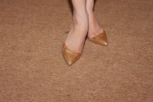 cũng là tín đồ của những đôi giày ánh kim đặc trưng của Christian Louboutin cũng là tín đồ của những đôi giày ánh kim đặc trưng của Christian Louboutin