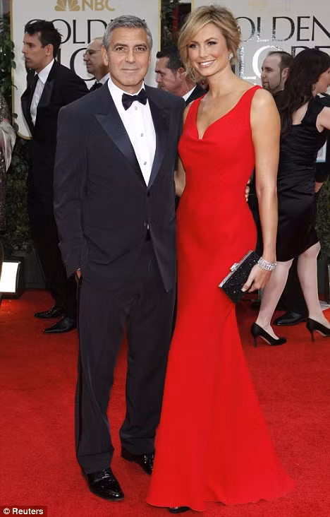 George Clooney và người bạn gái Stacy Keibler tại lễ trao giải Quả cầu vàng tháng trước