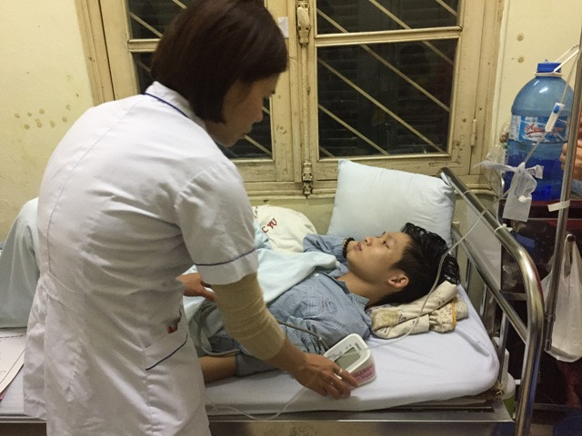 Em Phạm Tiến Huỳnh đang được điều trị tại Bệnh viện Tim mạch Hà Nội. Ảnh: Đinh Thao Em Phạm Tiến Huỳnh đang được điều trị tại Bệnh viện Tim mạch Hà Nội. Ảnh: Đinh Thao