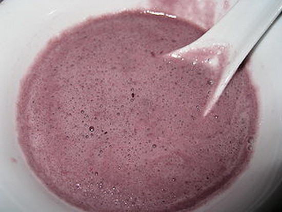 4. Mắm tôm: Mắm tôm được làm chủ yếu từ tôm và muối ăn, qua quá trình lên men tạo nên hưong vị đặc trưng. Quá trình lên men phải sử dụng 1 loại enzyme có trong ruột tôm. Đối với người Việt Nam, mắm tôm là gia vị không thể thiếu trong nhiều món ăn như bún đậu, bún thang… 4. Mắm tôm: Mắm tôm được làm chủ yếu từ tôm và muối ăn, qua quá trình lên men tạo nên hưong vị đặc trưng. Quá trình lên men phải sử dụng 1 loại enzyme có trong ruột tôm. Đối với người Việt Nam, mắm tôm là gia vị không thể thiếu trong nhiều món ăn như bún đậu, bún thang…