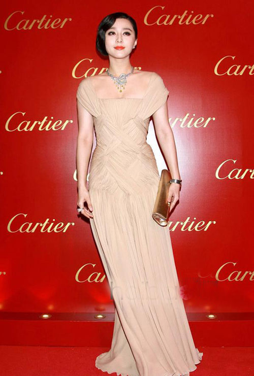 Khi ngọt ngào với gam màu nude tại lễ ra mắt cửa hàng đồng hồ Cartier tại Hồng Kông.