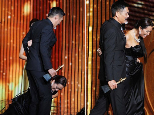 Củng Lợi ngã dúi dụi trên sân khấu