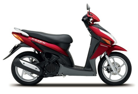 Ưu điểm chính của Honda Click là trọng lượng xe nhẹ chỉ khoảng 100kg, độ cao yên xe là 750 mm. Chiều dài của yên xe với lớp đệm có độ êm và độ ổn định cao mang lại cảm giác thoải mái nhất cho người ngồi sau. Ưu điểm chính của Honda Click là trọng lượng xe nhẹ chỉ khoảng 100kg, độ cao yên xe là 750 mm. Chiều dài của yên xe với lớp đệm có độ êm và độ ổn định cao mang lại cảm giác thoải mái nhất cho người ngồi sau.