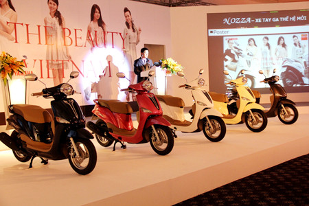 Nozza được sản xuất với năm màu sắc với cá tính cho chị em rất rõ nét: màu Hồng thời trang và Thanh lịch; màu Vàng, Trắng, Nâu và Xanh thể hiện phong cách sang trọng kiểu Châu Âu. Các màu chi tiết nhựa bên trong đều sử dụng đồng nhất mang lại ấn tượng một sản phẩm chất lượng cao. Nozza được sản xuất với năm màu sắc với cá tính cho chị em rất rõ nét: màu Hồng thời trang và Thanh lịch; màu Vàng, Trắng, Nâu và Xanh thể hiện phong cách sang trọng kiểu Châu Âu. Các màu chi tiết nhựa bên trong đều sử dụng đồng nhất mang lại ấn tượng một sản phẩm chất lượng cao.