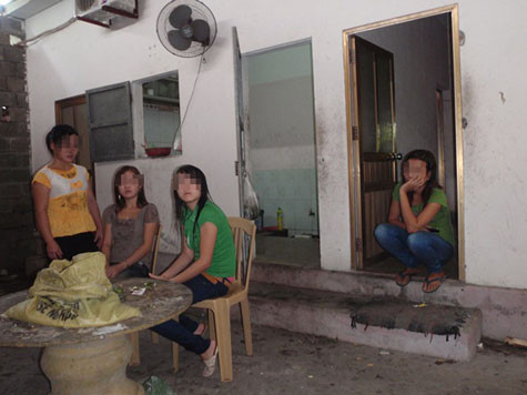 4 thiếu nữ bị lừa, ép bán dâm ở trong "động quỷ".