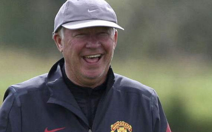 Tất nhiên hỏng một quả phạt đền thì không đến nỗi quá nghiêm trọng, nhưng hỏng 4 quả sau 10 trận lại là chuyện khác. Để giải quyết vấn đề này, Sir Alex quyết định người thực hiện quả penalty trong lần tới sẽ là… chính ông. Trả lời tờ The Sun, Sir Alex nói đùa: “Tôi nghĩ là tự tôi sẽ thực hiện penalty tuần sau”. Tất nhiên hỏng một quả phạt đền thì không đến nỗi quá nghiêm trọng, nhưng hỏng 4 quả sau 10 trận lại là chuyện khác. Để giải quyết vấn đề này, Sir Alex quyết định người thực hiện quả penalty trong lần tới sẽ là… chính ông. Trả lời tờ The Sun, Sir Alex nói đùa: “Tôi nghĩ là tự tôi sẽ thực hiện penalty tuần sau”.