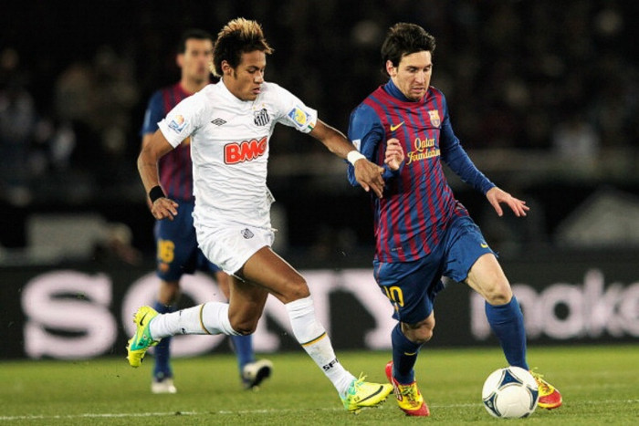Vì lý do đó mà bất chấp một loạt những tin đồn liên hệ anh với Barcelona và Real Madrid, Neymar đùa rằng cách duy nhất để mọi người được thấy anh thi đấu với Lionel Messi trong tương lai gần là Messi chuyển tới thi đấu cho Santos. “Nếu anh ấy chấp nhận, chúng tôi sẽ là một cặp tấn công hoàn hảo. Còn nếu Messi không chấp nhận cũng chẳng vấn đề gì. Tôi sẽ không tới Barcelona và châu Âu lúc này”, Neymar trả lời trên tờ El Mundo. Vì lý do đó mà bất chấp một loạt những tin đồn liên hệ anh với Barcelona và Real Madrid, Neymar đùa rằng cách duy nhất để mọi người được thấy anh thi đấu với Lionel Messi trong tương lai gần là Messi chuyển tới thi đấu cho Santos. “Nếu anh ấy chấp nhận, chúng tôi sẽ là một cặp tấn công hoàn hảo. Còn nếu Messi không chấp nhận cũng chẳng vấn đề gì. Tôi sẽ không tới Barcelona và châu Âu lúc này”, Neymar trả lời trên tờ El Mundo.