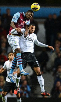 4. Chris Smalling – chuyên gia phá bóng thượng hạng: Sai lầm trong tình huống để Betenke chuyền được là đáng trách, nhưng còn lại Smalling đã có một trận đấu rất tốt ở việc phòng ngự. Anh đặc biệt có 14 lần phá bóng ra khỏi khu 16m50 Man Utd, trong đó 9 lần được chuyển thành các pha phản công. 4. Chris Smalling – chuyên gia phá bóng thượng hạng: Sai lầm trong tình huống để Betenke chuyền được là đáng trách, nhưng còn lại Smalling đã có một trận đấu rất tốt ở việc phòng ngự. Anh đặc biệt có 14 lần phá bóng ra khỏi khu 16m50 Man Utd, trong đó 9 lần được chuyển thành các pha phản công.
