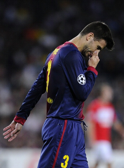 Bên cạnh đó phẫu thuật gia của CLB xứ Catalan cũng cho biết tình trạng sức khỏe của Gerard Pique. “Cậu ấy đang trải qua những bước điều trị rất nghiêm ngặt. Chúng tôi muốn chắc chắn rằng cậu ấy khi trở lại vẫn sẽ là Pique của những ngày trước khi bị chấn thương”.