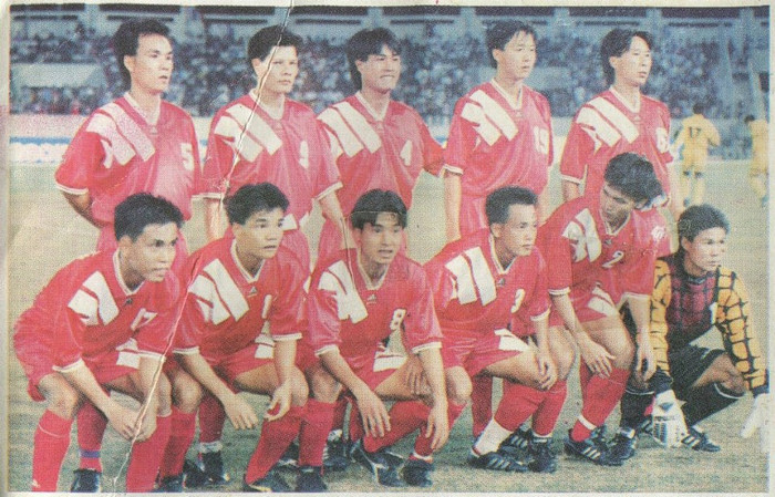 Thực tế, ý tưởng đó đã có ở Việt Nam khi ĐTVN dự Tiger Cup 1996 với 4 cầu thủ từ Công An TP.HCM và 3 người từ Thể Công. Ở Tiger Cup 1996, Thể Công có 7 tuyển thủ, Công An TP.HCM có 3 trong khi Công An Hà Nội và Nam Định có 2 người. Đó cũng là 2 giải đấu mà dấu ấn từ các tuyển thủ từ các CLB thuộc ngành an ninh/quốc phòng gây dấu ấn đậm nhất, và kể từ Tiger Cup 2000 thì việc tuyển chọn tuyển thủ đã không còn dựa nhiều vào bất kỳ một CLB nào, ngoại trừ AFF Cup 2008 (năm chúng ta vô địch) với 4 tuyển thủ từ Đồng Tâm Long An. Thực tế, ý tưởng đó đã có ở Việt Nam khi ĐTVN dự Tiger Cup 1996 với 4 cầu thủ từ Công An TP.HCM và 3 người từ Thể Công. Ở Tiger Cup 1996, Thể Công có 7 tuyển thủ, Công An TP.HCM có 3 trong khi Công An Hà Nội và Nam Định có 2 người. Đó cũng là 2 giải đấu mà dấu ấn từ các tuyển thủ từ các CLB thuộc ngành an ninh/quốc phòng gây dấu ấn đậm nhất, và kể từ Tiger Cup 2000 thì việc tuyển chọn tuyển thủ đã không còn dựa nhiều vào bất kỳ một CLB nào, ngoại trừ AFF Cup 2008 (năm chúng ta vô địch) với 4 tuyển thủ từ Đồng Tâm Long An.