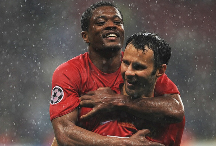 Ryan Giggs giờ đã già và hay đá ở giữa sân, trong khi Nani thì muốn được đá cánh phải hơn, vì thế Manchester United lúc này thiếu đi một cái chân trái thực sự khiến đối thủ phải nể sợ ngoài Robin Van Persie. Việc sở hữu một cầu thủ thuận chân trái, đặc biệt là tiền vệ cánh, là điều rất quan trọng trong bóng đá mà các chuyên gia phải thừa nhận, bởi họ mang lại cho bản thân nhiều lựa chọn khi khống chế, chuyền, sút bóng và qua người (tôi đã đề cập tới việc Antonio Valencia chỉ biết sang phải trong bài viết này). Vậy chúng ta hãy xem trong quá khứ Sir Alex Ferguson đã sở hữu những cầu thủ chân trái nào ở các vị trí. Ryan Giggs giờ đã già và hay đá ở giữa sân, trong khi Nani thì muốn được đá cánh phải hơn, vì thế Manchester United lúc này thiếu đi một cái chân trái thực sự khiến đối thủ phải nể sợ ngoài Robin Van Persie. Việc sở hữu một cầu thủ thuận chân trái, đặc biệt là tiền vệ cánh, là điều rất quan trọng trong bóng đá mà các chuyên gia phải thừa nhận, bởi họ mang lại cho bản thân nhiều lựa chọn khi khống chế, chuyền, sút bóng và qua người (tôi đã đề cập tới việc Antonio Valencia chỉ biết sang phải trong bài viết này). Vậy chúng ta hãy xem trong quá khứ Sir Alex Ferguson đã sở hữu những cầu thủ chân trái nào ở các vị trí.