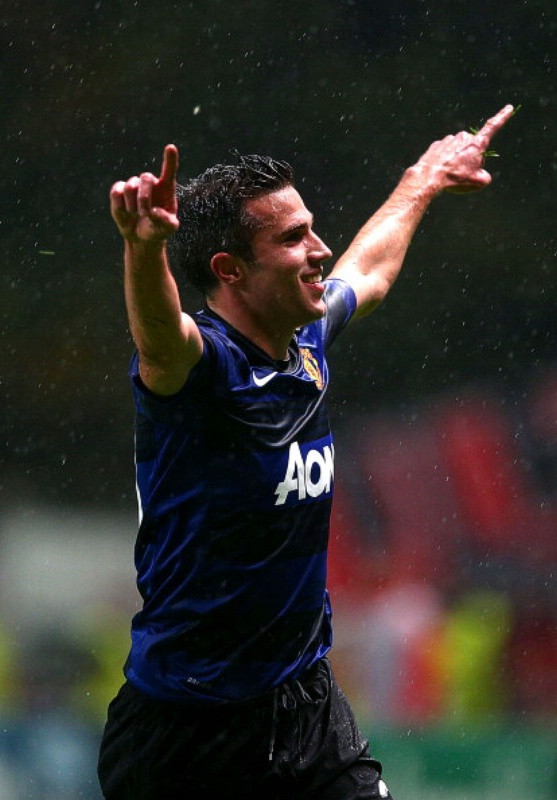 Van Persie đã có một khởi đầu rất thuận lợi với Man Utd khi lập công 11 lần trong 14 trận ra sân cho Quỷ Đỏ ở mọi mặt trận, trong đó có trận thắng Braga mới đây. Cũng vì sự đóng góp đó mà người ta đã đặt câu hỏi là phải chăng nhà cựu vô địch Premier League đang chỉ dựa vào chân sút người Hà Lan cho việc ghi bàn.