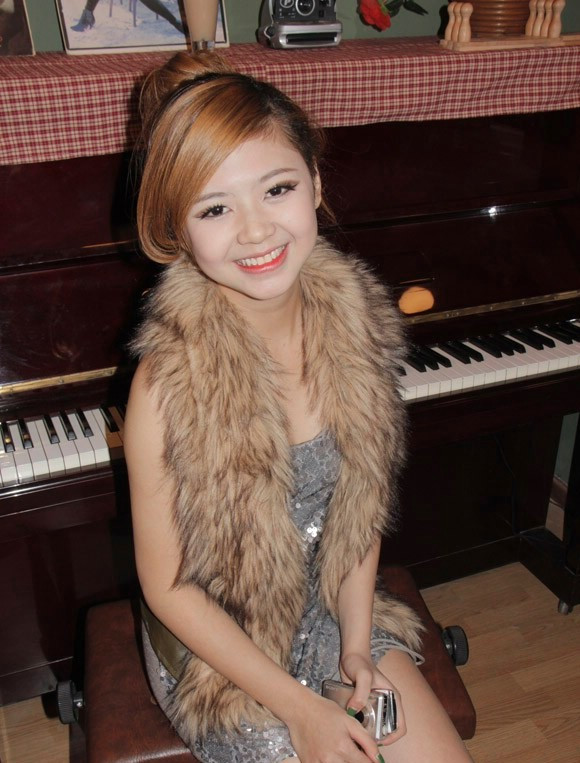 Tối ngày 18/12, các hot teen Hà thành đã kéo tới chúc mừng Miss teen Kim Cương. Cô bạn tài năng này cùng với chị gái Trang Zen đã khai trương một quán cà phê mang tên Totoro Coffee trên phố chùa Láng. Tối ngày 18/12, các hot teen Hà thành đã kéo tới chúc mừng Miss teen Kim Cương. Cô bạn tài năng này cùng với chị gái Trang Zen đã khai trương một quán cà phê mang tên Totoro Coffee trên phố chùa Láng.