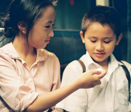 Diễn xuất hồn nhiên, chân thật của Hoài Linh đã chinh phục được hội đồng giám khảo của LHP Quốc tế Dubai. Cô bạn nhỏ đã vượt qua nhiều diễn viên gạo cội để giành giải thưởng danh giá nhất. Diễn xuất hồn nhiên, chân thật của Hoài Linh đã chinh phục được hội đồng giám khảo của LHP Quốc tế Dubai. Cô bạn nhỏ đã vượt qua nhiều diễn viên gạo cội để giành giải thưởng danh giá nhất.