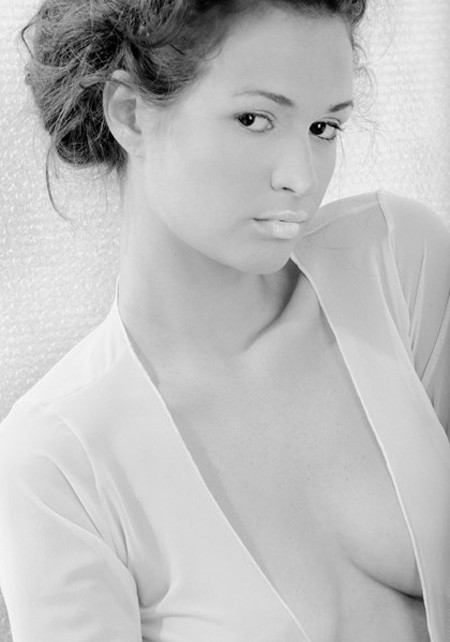 Một trong những hình ảnh khiến tân Hoa hậu Brazil phải khốn đốn Một trong những hình ảnh khiến tân Hoa hậu Brazil phải khốn đốn