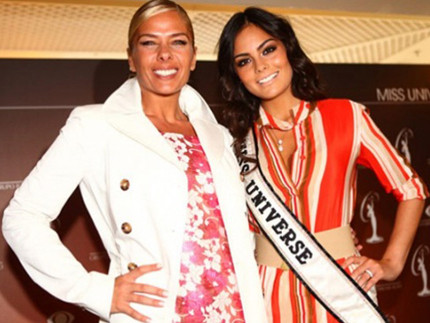 Jimena Navarrete trong buổi họp báo Jimena Navarrete trong buổi họp báo