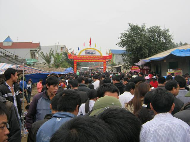 Ước tính hội chọi trâu Hải Lựu thu hút khoảng 5 vạn lượt du khách thập phương đến dự