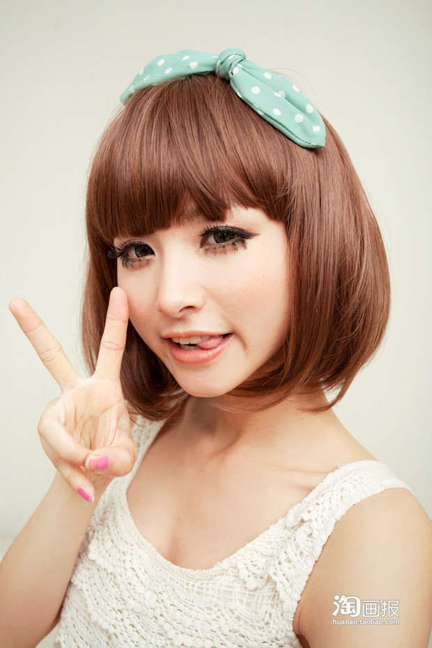 Tóc ốp phồng tự nhiên, thêm nơ xinh lại càng dễ thương hơn. Tóc ốp phồng tự nhiên, thêm nơ xinh lại càng dễ thương hơn.